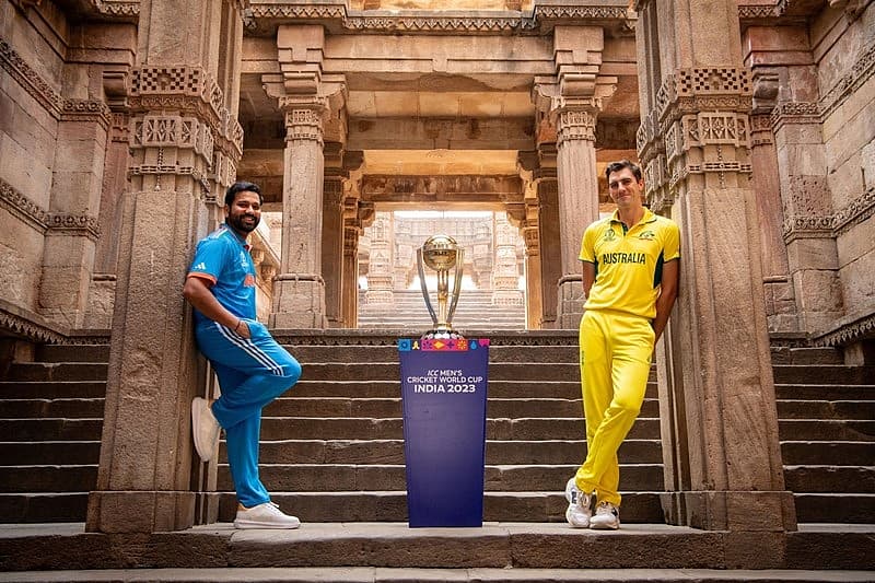 ಅದಲಾಜ್ ಸ್ಟೆಪ್ ವೆಲ್ ಅಥವಾ ರುಡಾಬಾಯಿ ಸ್ಟೆಪ್ ವೆಲ್ ಎಂಬುದು ಗುಜರಾತ್ ನ ಗಾಂಧಿನಗರಕ್ಕೆ ಸಮೀಪ ಇರುವ ಸಣ್ಣ ಪಟ್ಟಣ. ಇದು ಮೆಟ್ಟಿಲುಗಳ ಬಾವಿಯಾಗಿದೆ. 1498ರಲ್ಲಿ ರಾಣಾ ವೀರ್ ಸಿಂಗ್ ನೆನಪಿಗಾಗಿ ಅವರ ಪತ್ನಿ ರಾಣಾ ರುದಾದೇವಿ ನಿರ್ಮಿಸಿದರು ಎಂದು ಇತಿಹಾಸದಿಂದ ತಿಳಿಯುತ್ತದೆ.