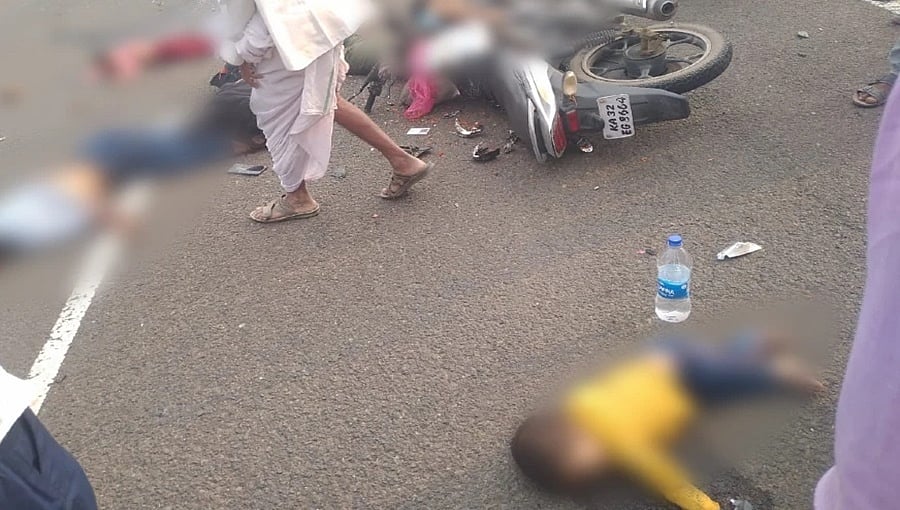 ಕಲಬುರಗಿ: ಒಂದೇ ಬೈಕ್ ನಲ್ಲಿ ತೆರಳುತ್ತಿದ್ದಾಗ ಲಾರಿಗೆ ಡಿಕ್ಕಿ; ಇಬ್ಬರು ಮಕ್ಕಳು ಸೇರಿ ನೇಪಾಳದ ಐವರ ದುರ್ಮರಣ