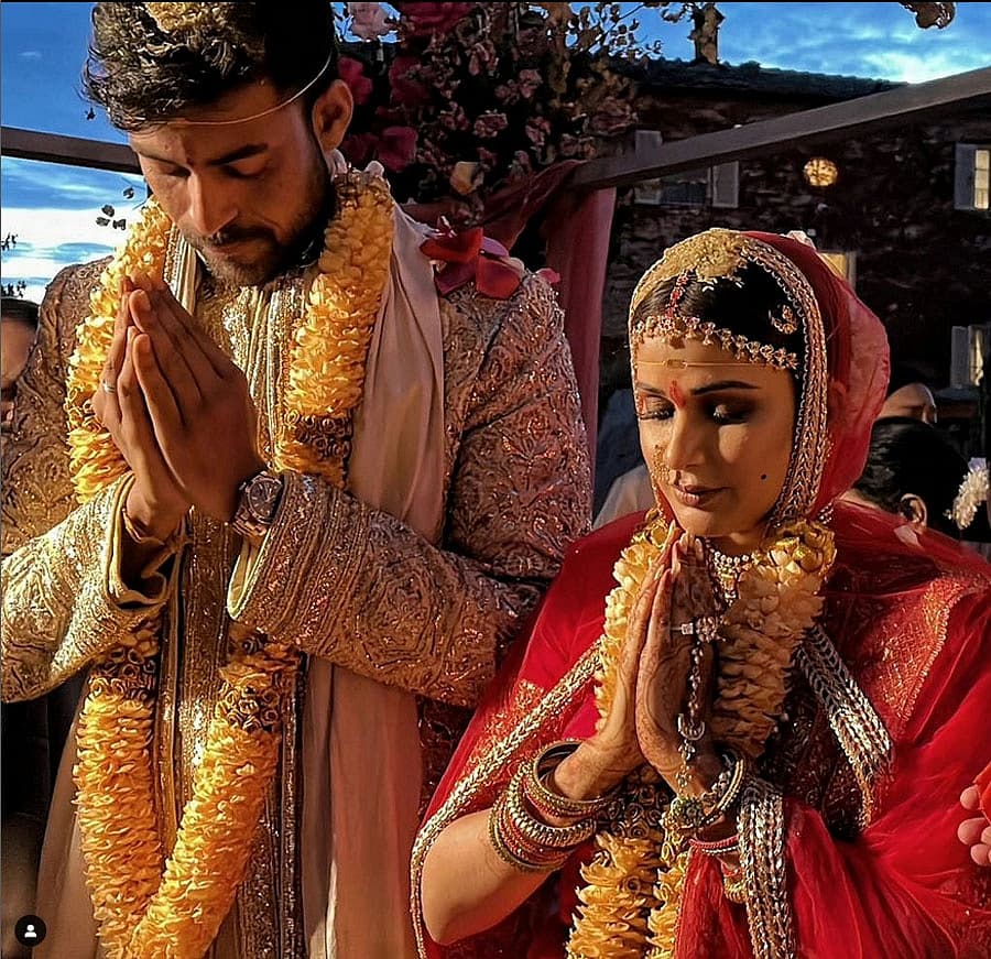 ಟಾಲಿವುಡ್ ನ ಮೆಗಾ ಕುಟುಂಬದಲ್ಲಿ ಮತ್ತೊಂದು ಅದ್ದೂರಿ ವಿವಾಹ ನೆರವೇರಿದ್ದು, ನಟ ವರುಣ್ ತೇಜ್ ಮತ್ತು ನಟಿ ಲಾವಣ್ಯ ತ್ರಿಪಾಠಿ ಇಟಲಿಯಲ್ಲಿ ಅದ್ದೂರಿಯಾಗಿ ವಿವಾಹವಾಗಿದ್ದಾರೆ.
