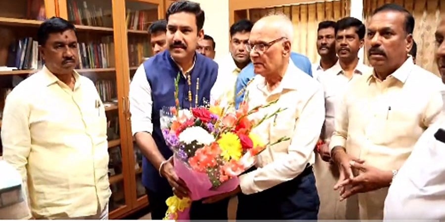 ಸಾಹಿತಿ ಎಸ್ ಎಲ್ ಭೈರಪ್ಪ ನಿವಾಸಕ್ಕೆ ಬಿ ವೈ ವಿಜಯೇಂದ್ರ ಭೇಟಿ: ಬಿಜೆಪಿ ಸಂಘಟನೆಗೆ ಒತ್ತು