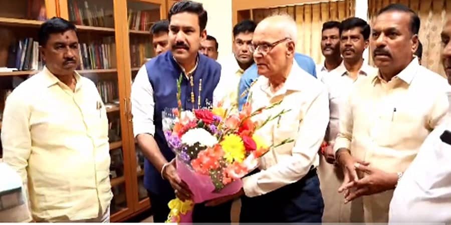 ಸಾಹಿತಿ ಎಸ್ ಎಲ್ ಭೈರಪ್ಪ ನಿವಾಸಕ್ಕೆ ಬಿ ವೈ ವಿಜಯೇಂದ್ರ ಭೇಟಿ: ಬಿಜೆಪಿ ಸಂಘಟನೆಗೆ ಒತ್ತು