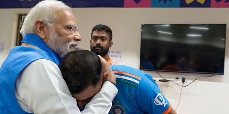 ವಿಶ್ವಕಪ್ ಸೋಲು: ಮೊಹಮ್ಮದ್ ಶಮಿಯನ್ನು ತಬ್ಬಿ ಸಂತೈಸಿದ ಪ್ರಧಾನಿ ಮೋದಿ, ಫೋಟೋ ವೈರಲ್!