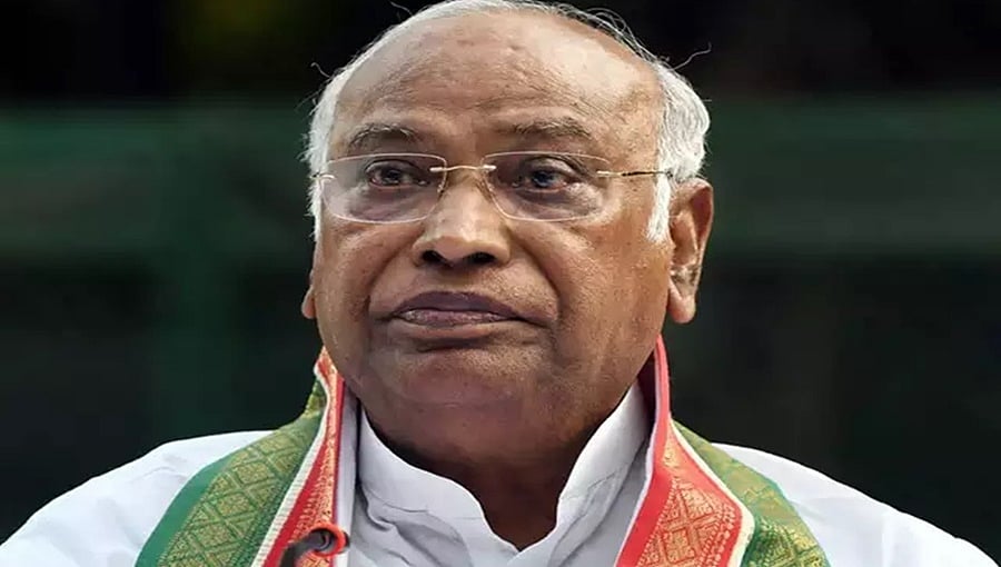 ಹೈಕಮಾಂಡ್ ಮುಂದೆ ಮೂವರು ಡಿಸಿಎಂ ಪ್ರಸ್ತಾಪವಿಲ್ಲ; ಹೆಚ್ಚಿನ ಸ್ಪಷ್ಟನೆ ಬೇಕಿದ್ರೆ ಸಿದ್ದರಾಮಯ್ಯ, ಡಿಕೆಶಿ ಕೇಳಿ: ಖರ್ಗೆ