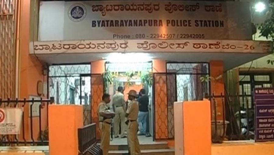 ಬೆಂಗಳೂರು: ಬ್ಯಾಟರಾಯನಪುರ ಪೊಲೀಸ್ ಇನ್ಸ್ ಪೆಕ್ಟರ್ ವಿರುದ್ಧ ಭ್ರಷ್ಟಾಚಾರ ಕಾಯ್ದೆಯಡಿ ದೂರು ದಾಖಲಿಸಿದ ಎಸಿಪಿ!