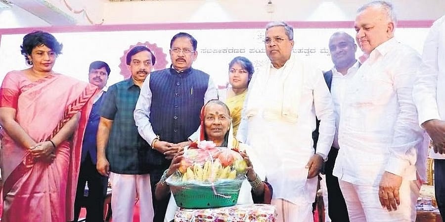 ಗ್ಯಾರಂಟಿ ಯೋಜನೆಗಳು ರಾಜ್ಯದ ಆರ್ಥಿಕತೆಯನ್ನು ಹೆಚ್ಚಿಸುತ್ತವೆ: ಸಿಎಂ ಸಿದ್ದರಾಮಯ್ಯ