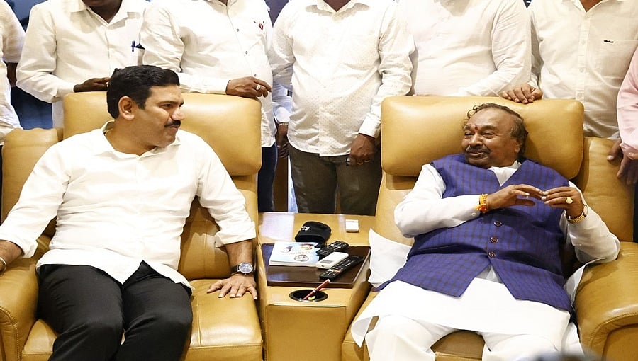 ಲೋಕಸಭೆ ಚುನಾವಣೆಯಲ್ಲಿ ಎಲ್ಲರೂ ಸೇರಿ ಮೋದಿ ಕೈ ಬಲಪಡಿಸೋಣ: ಈಶ್ವರಪ್ಪ ಭೇಟಿ ನಂತರ ವಿಜಯೇಂದ್ರ ಹೇಳಿಕೆ