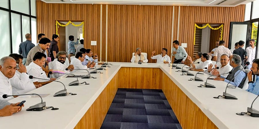 ಮುಖ್ಯಮಂತ್ರಿ ಬದಲಾವಣೆ ಬಗ್ಗೆ ಚರ್ಚೆ ಬೇಡ, ಲೋಕಸಭೆ ಚುನಾವಣೆ ಮೇಲೆ ಗಮನ ಹರಿಸಿ: ಸಚಿವರಿಗೆ ಸಿಎಂ, ಡಿಸಿಎಂ ಕ್ಲಾಸ್!