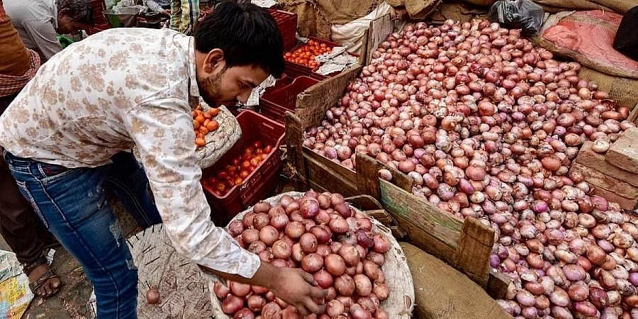ಫಲಿಸಿತು ಸರ್ಕಾರದ ತಂತ್ರ: ಇಳಿಕೆಯತ್ತ ಈರುಳ್ಳಿ ದರ, ಮಾರುಕಟ್ಟೆಯಲ್ಲಿ ಎಷ್ಟಿದೆ ರೇಟ್‌? ಇಲ್ಲಿದೆ ಮಾಹಿತಿ