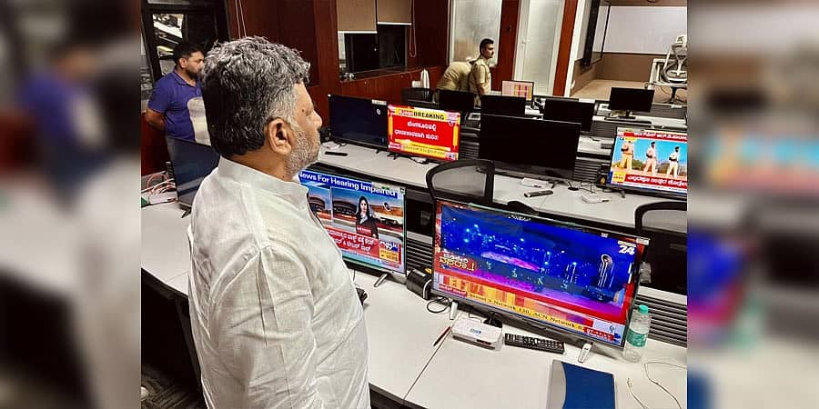ಬೆಂಗಳೂರಿನಲ್ಲಿ ಭಾರಿ ಮಳೆ: ಮಧ್ಯರಾತ್ರಿ BBMP ವಾರ್ ರೂಂಗೆ ಡಿಸಿಎಂ ಡಿಕೆ ಶಿವಕುಮಾರ್ ಭೇಟಿ