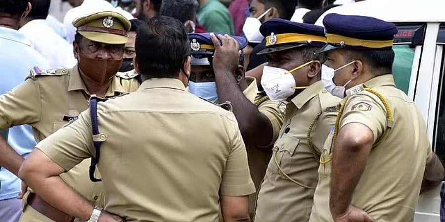 ಮರ್ಯಾದಾ ಹತ್ಯೆ: ಅನ್ಯ ಧರ್ಮದ ಹುಡುಗನನ್ನು ಪ್ರೀತಿಸಿದ್ದಕ್ಕೆ ಬಲವಂತವಾಗಿ ಕೀಟನಾಶಕ ಕುಡಿಸಿದ ತಂದೆ, ಅಪ್ರಾಪ್ತೆ ಸಾವು