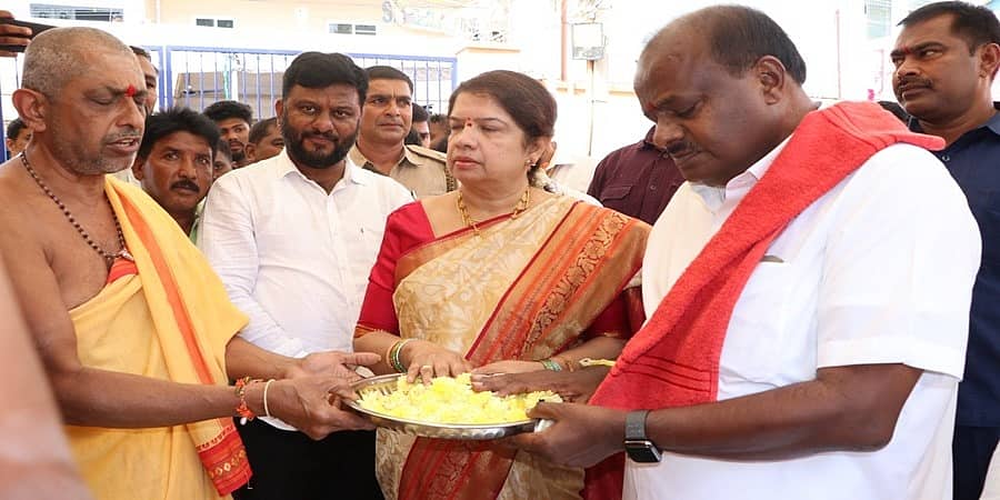 'ಆಪರೇಷನ್ ಹಸ್ತ'ಕ್ಕೆ ಕೌಂಟರ್: ಇಂದು ಹಾಸನಾಂಬೆ ದೇಗುಲ ಮುಂದೆ ಜೆಡಿಎಸ್ ಶಾಸಕರ ಒಗ್ಗಟ್ಟು ಪ್ರದರ್ಶನ!