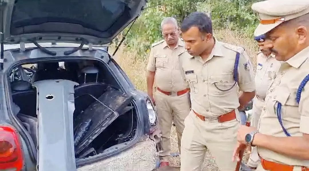 ಮಡಿಕೇರಿ: ಕೇರಳ ಮೂಲದ ಇಬ್ಬರ ಕಾರನ್ನು ಅಡ್ಡಗಟ್ಟಿ 50 ಲಕ್ಷ ರೂ. ದರೋಡೆ ಮಾಡಿದ ದುಷ್ಕರ್ಮಿಗಳು