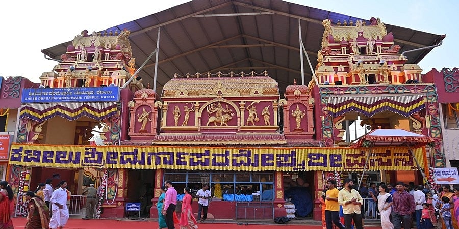ರಾಜ್ಯದ ದೇವಾಲಯಗಳಲ್ಲಿ ಡ್ರೆಸ್ ಕೋಡ್ ಜಾರಿಗೆ ಚಿಂತನೆ, ತುಂಡು ಬಟ್ಟೆ ಧರಿಸುವವರಿಗೆ ನೋ ಎಂಟ್ರಿ