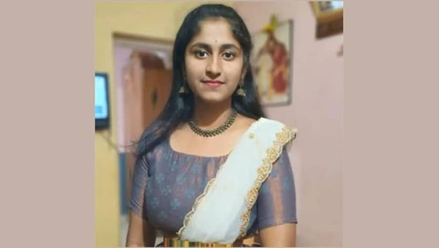ತುಮಕೂರು: ಮೇಣದ ಬತ್ತಿ ಬೆಳಕಿನಲ್ಲಿ ಬೈಕ್ ಗೆ ಪೆಟ್ರೋಲ್ ಹಾಕುವಾಗ ಅವಘಡ; 16 ವರ್ಷದ ಬಾಲಕಿ ಸಾವು