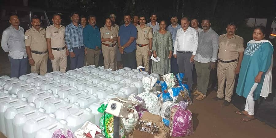 ಮಂಗಳೂರು: ಅಕ್ರಮ ಮದ್ಯದ ಅಡ್ಡೆ ಮೇಲೆ ದಾಳಿ, 222 ನಕಲಿ ಲಿಕ್ಕರ್ ಜಪ್ತಿ