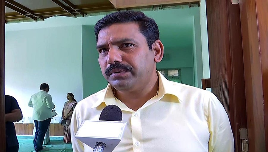 ಕಾಂಗ್ರೆಸ್ ಔತಣಕೂಟಕ್ಕೆ ಮೂವರು ಶಾಸಕರ ಹಾಜರಾತಿಯನ್ನು ಗಂಭೀರವಾಗಿ ಪರಿಗಣಿಸಲಾಗಿದೆ: ವಿಜಯೇಂದ್ರ