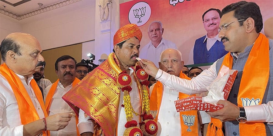 ಬೀದಿಗೆ ಬಂದ ಬಿಜೆಪಿ ಜಗಳ; ಕಾಂಗ್ರೆಸ್ ನತ್ತ ಅತೃಪ್ತರ ಹೆಜ್ಜೆ (ಸುದ್ದಿ ವಿಶ್ಲೇಷಣೆ)