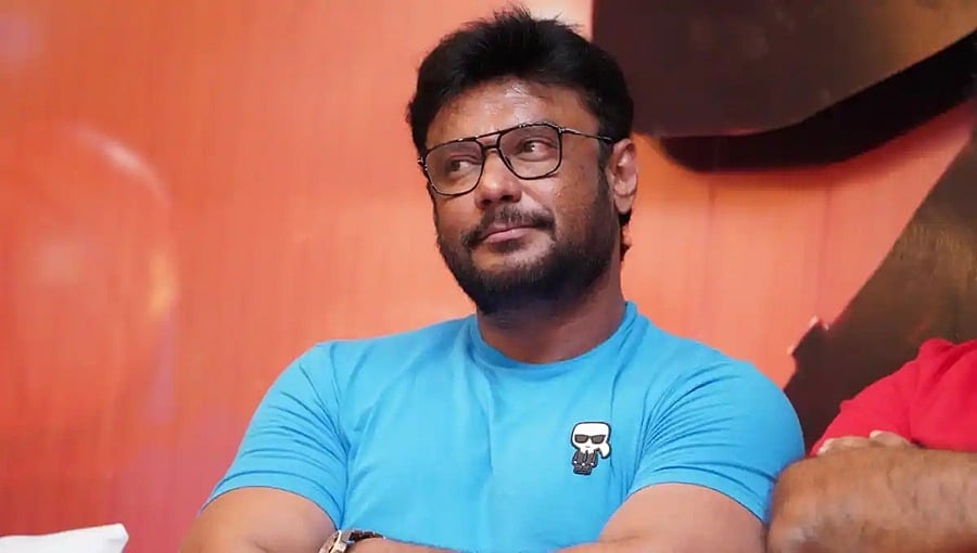 ಮಹಿಳೆಗೆ ನಾಯಿ ಕಚ್ಚಿದ ಪ್ರಕರಣ: ಚಾರ್ಜ್ಶೀಟ್ನಲ್ಲಿ ನಟ ದರ್ಶನ್ ಹೆಸರು ಕೈಬಿಟ್ಟಿ ಪೊಲೀಸರು