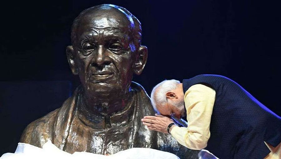 ಸರ್ದಾರ್ ವಲ್ಲಭಭಾಯಿ ಪಟೇಲ್ ಪುಣ್ಯಸ್ಮರಣೆ: ಪ್ರಧಾನಿ ಮೋದಿ ಶ್ರದ್ಧಾಂಜಲಿ ಸಲ್ಲಿಕೆ