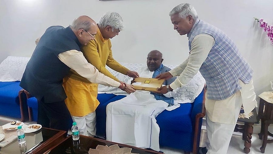 ರಾಮಮಂದಿರ ಉದ್ಘಾಟನೆಗೆ ಆಹ್ವಾನ: ಕೇಸರಿ ಪಾಳಯಕ್ಕೆ ಸೇರಿ ರೂಪಾಂತರ; ಜಾತ್ಯಾತೀತ ತತ್ವಗಳಿಗೆ ದೇವೇಗೌಡರ ತಿಲಾಂಜಲಿ!