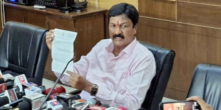 ರಮೇಶ್ ಜಾರಕಿಹೊಳಿ ಸಿಡಿ ಪ್ರಕರಣ: ಲಿಖಿತ ವಾದ ಸಲ್ಲಿಸಲು ರಾಜ್ಯ ಸರ್ಕಾರಕ್ಕೆ 2 ವಾರಗಳ ಕಾಲಾವಕಾಶ