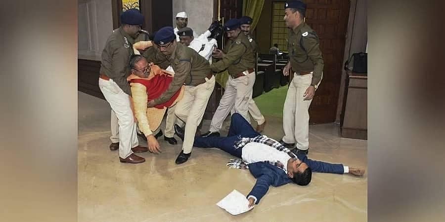 ಜಾರ್ಖಂಡ್ ವಿಧಾನಸಭೆ ಅಧಿವೇಶನ: ಅಶಾಂತಿ ಸೃಷ್ಟಿಸಿದ ಆರೋಪ, 3 ಬಿಜೆಪಿ ಶಾಸಕರ ಅಮಾನತು!