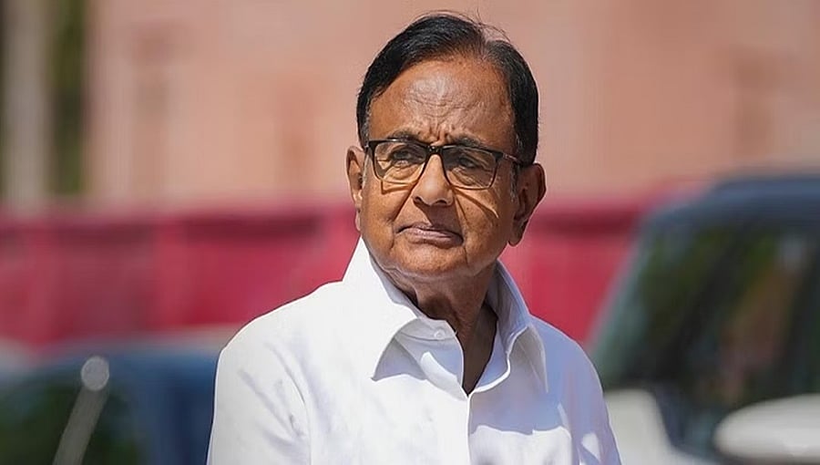 ವಿಶ್ವಾಸಾರ್ಹವಲ್ಲದ ದಾಖಲೆ ಒದಗಿಸುವ ಆದೇಶ ಪ್ರಶ್ನಿಸಿದ್ದ ಸಿಬಿಐ ಅರ್ಜಿಗೆ ಉತ್ತರಿಸುವಂತೆ ಚಿದಂಬರಂಗೆ ಹೈಕೋರ್ಟ್ ಸೂಚನೆ