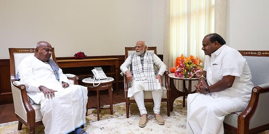 ಬಿಜೆಪಿ-ಜೆಡಿಎಸ್‌ ಮೈತ್ರಿ, 28 ರಲ್ಲಿ ದಳಪತಿಗಳಿಗೆ 4 ಕ್ಷೇತ್ರ; ಮಂಡ್ಯದಿಂದ ಕುಮಾರಸ್ವಾಮಿ ಕಣಕ್ಕೆ? ಸ್ಪರ್ಧೆಯಿಂದ 'ದೊಡ್ಡ' ಗೌಡರು ಹೊರಕ್ಕೆ?