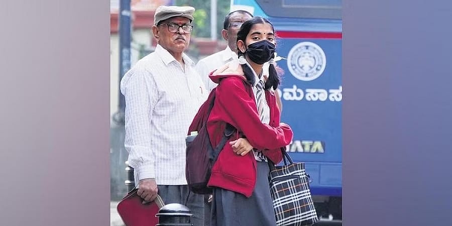 ಸದ್ಯಕ್ಕೆ ಯಾವುದೇ ನಿರ್ಬಂಧಗಳಿಲ್ಲ, ಜನಸಂದಣಿ ಇರುವ ಪ್ರದೇಶಗಳಲ್ಲಿ ಮಾಸ್ಕ್ ಧರಿಸಬೇಕು: ರಾಜ್ಯ ಸರ್ಕಾರ