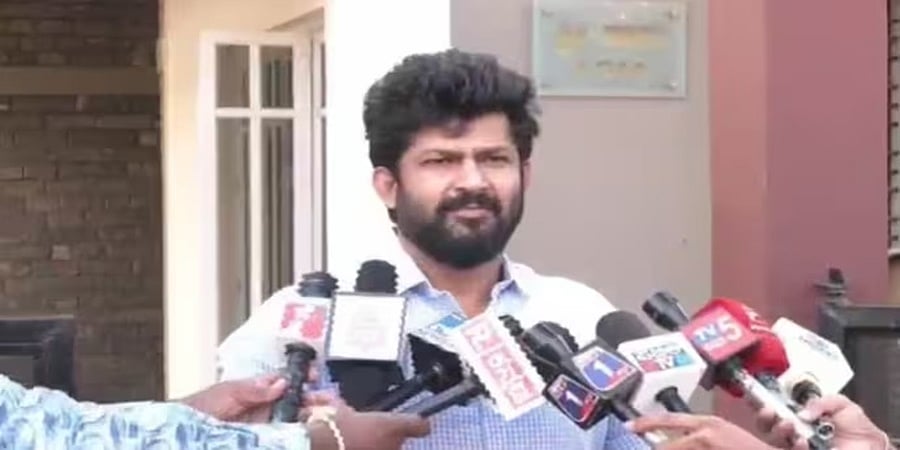 ಬ್ಯಾರಿಕೆಡ್ ವೀರ ಪ್ರತಾಪ್ ಸಿಂಹ, ದೇವರ ಹೆಸರಲ್ಲಿ ಇನ್ನೆಷ್ಟು ದಿನ ರಕ್ಷಣೆ ಪಡೆಯುತ್ತೀರಿ? ಕಾಂಗ್ರೆಸ್