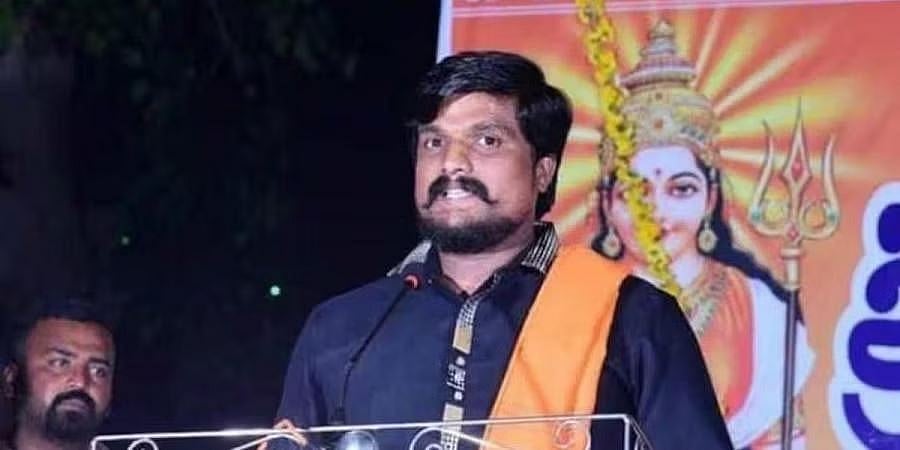 ಮಾಲ್ ನಲ್ಲಿ ಕ್ರಿಸ್ ಮಸ್ ಟ್ರೀ: ಸಿಬ್ಬಂದಿಗೆ ಬೆದರಿಕೆ; ಪುನೀತ್ ಕೆರೆಹಳ್ಳಿ ವಿರುದ್ಧ FIR