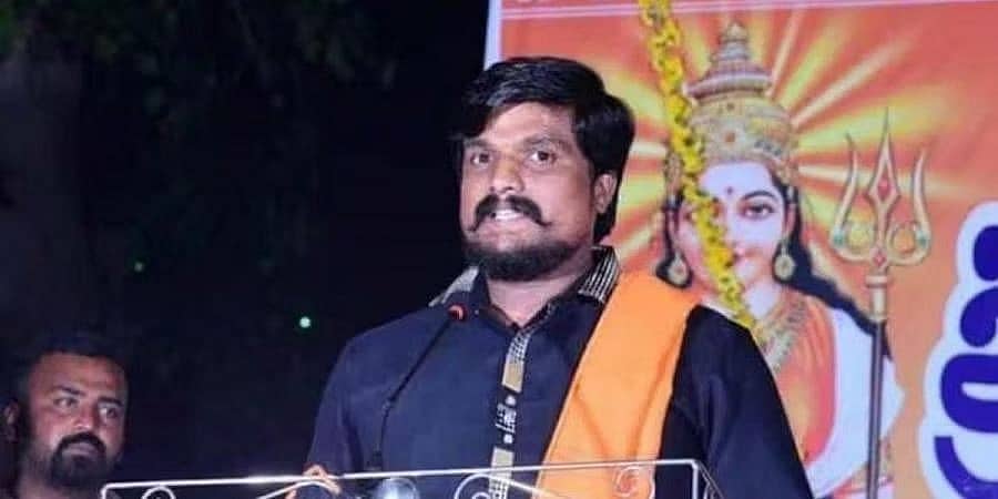 ಮಾಲ್ ನಲ್ಲಿ ಕ್ರಿಸ್ ಮಸ್ ಟ್ರೀ: ಸಿಬ್ಬಂದಿಗೆ ಬೆದರಿಕೆ; ಪುನೀತ್ ಕೆರೆಹಳ್ಳಿ ವಿರುದ್ಧ FIR