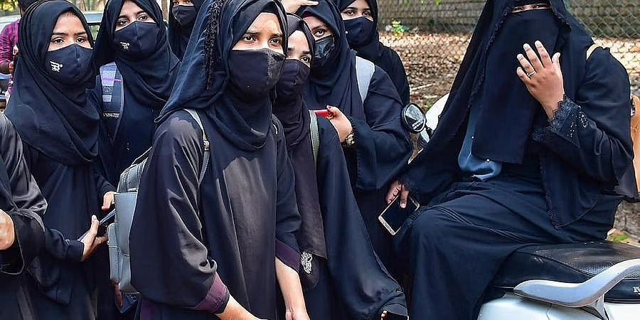 ಹಿಜಾಬ್ ವಿವಾದ ಮತ್ತೆ ತಾರಕಕ್ಕೆ: ಕೇಸರಿ ಶಾಲು ತರುತ್ತೇವೆಂದು ಬಿಜೆಪಿ ಸವಾಲ್, ಗೊಂದಲ ಸೃಷ್ಟಿಸುವ ಅವಶ್ಯಕತೆಯಿಲ್ಲ ಎಂದ ಸರ್ಕಾರ
