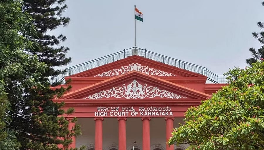 ಮಗಳನ್ನು ಭೇಟಿಯಾಗಲು ಕಸದ ವ್ಯಾನ್ನಲ್ಲಿ ತಲೆಮರೆಸಿಕೊಂಡ ವ್ಯಕ್ತಿ: ಪತ್ನಿ ದಾಖಲಿಸಿದ್ದ ಪ್ರಕರಣ ರದ್ದುಗೊಳಿಸಿದ ಹೈಕೋರ್ಟ್