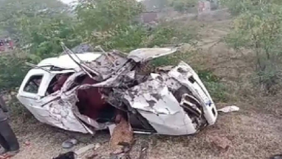 ಶಿರಡಿಗೆ ತೆರಳುತ್ತಿದ್ದಾಗ ಟ್ರಕ್ಗೆ SUV ಕಾರು ಡಿಕ್ಕಿ: ಗುಲ್ಬರ್ಗದ ನಾಲ್ವರು ಯಾತ್ರಾರ್ಥಿಗಳ ಸಾವು, 6 ಮಂದಿಗೆ ಗಾಯ