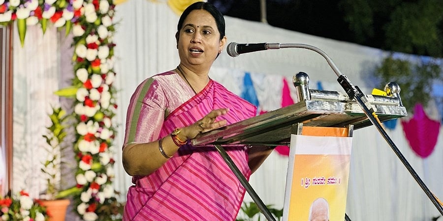 ನಾನೇನು ಹೆಚ್ಚು ಓದಿಲ್ಲ ರೈತನ ಮಗಳು, 10ನೇ ಕ್ಲಾಸ್ ಇದ್ದಾಗ ನಮ್ಮಪ್ಪ ಮದ್ವೆ ಮಾಡಿಕೊಟ್ಬಿಟ್ಟ: ಸಚಿವೆ ಲಕ್ಷ್ಮೀ ಹೆಬ್ಬಾಳ್ಕರ್