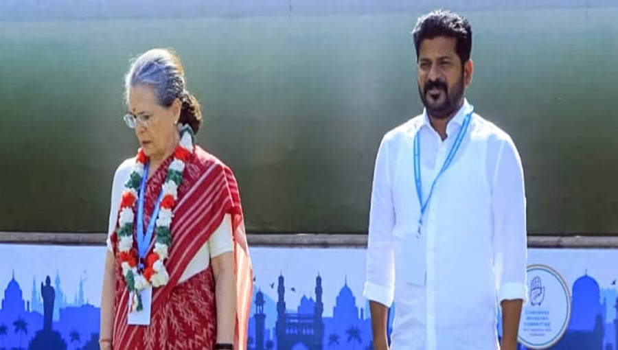 ತೆಲಂಗಾಣ ಫಲಿತಾಂಶ: 'ಬಿಜೆಪಿಯ ವ್ಯಕ್ತಿ' ಸಿಎಂ ಆಗ್ತಾರಾ? ಕಾಂಗ್ರೆಸ್ ರಾಜ್ಯಾಧ್ಯಕ್ಷ ರೇವಂತ್ ರೆಡ್ಡಿ ಹಿನ್ನಲೆ!