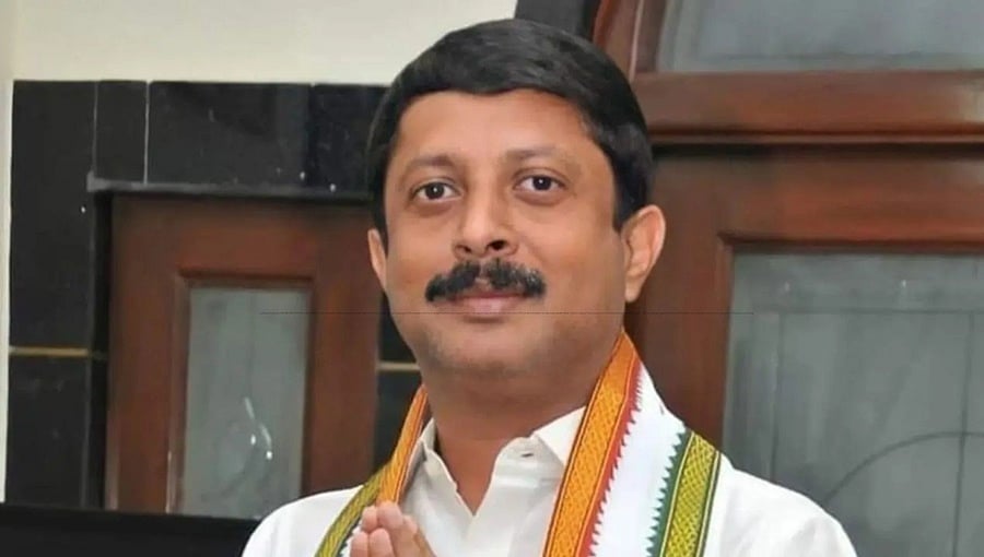 ಯಡಿಯೂರಪ್ಪ ಪತ್ನಿ ಸಾವಿನಲ್ಲಿ ಶೋಭಾ ಕರಂದ್ಲಾಜೆ ಕೈವಾಡ?: ತನಿಖೆಗೆ ಸಚಿವ ಭೈರತಿ ಸುರೇಶ್‌ ಆಗ್ರಹ; 'ಅಂಗೈ ಹುಣ್ಣಿಗೆ ಕನ್ನಡಿ ಬೇಕೇ' ಎಂದ ಬಿವೈ ವಿಜಯೇಂದ್ರ