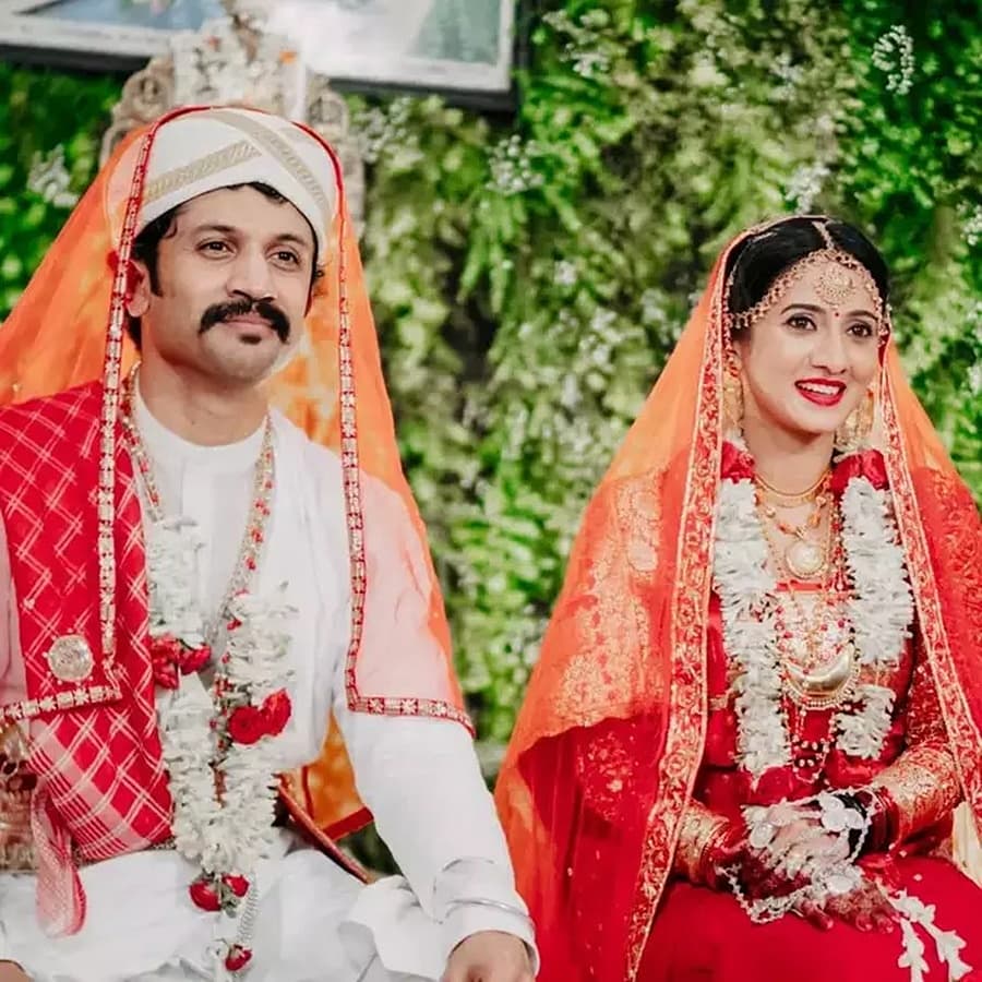 ಕನ್ನಡದ ನಟಿ ಹರ್ಷಿಕಾ ಪೂಣಚ್ಚ ಮತ್ತು ಬಿಗ್ ಬಾಸ್ ಖ್ಯಾತಿಯ ಭುವನ್ ಪೊನ್ನಣ್ಣ ಅವರು ಈ ವರ್ಷ ದಾಂಪತ್ಯ ಜೀವನಕ್ಕೆ ಕಾಲಿಟ್ಟಿದ್ದು, ಕೊಡವ ಸಂಪ್ರದಾಯದಂತೆಯೇ ಮದುವೆಯ ಎಲ್ಲ ಶಾಸ್ತ್ರಗಳು ನಡೆದವು.