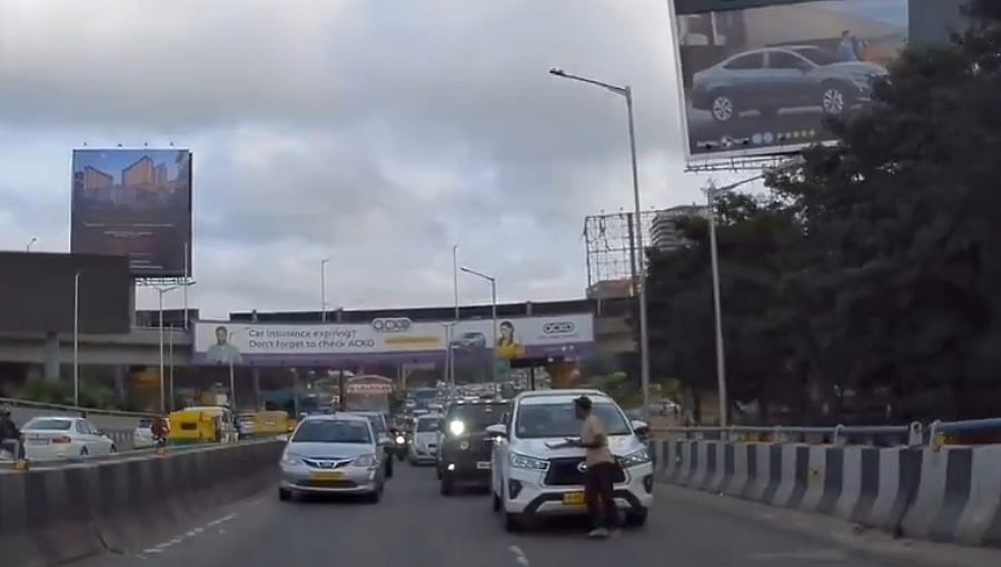 ಚಾಲಕನ ಅತಿರೇಕದ ವರ್ತನೆ: ಚಾಲಕನನ್ನು 100 ಮೀಟರ್ ಕಾರಿನಿಂದ ತಳ್ಳಿಕೊಂಡು ಹೋದ ಭೂಪ!
