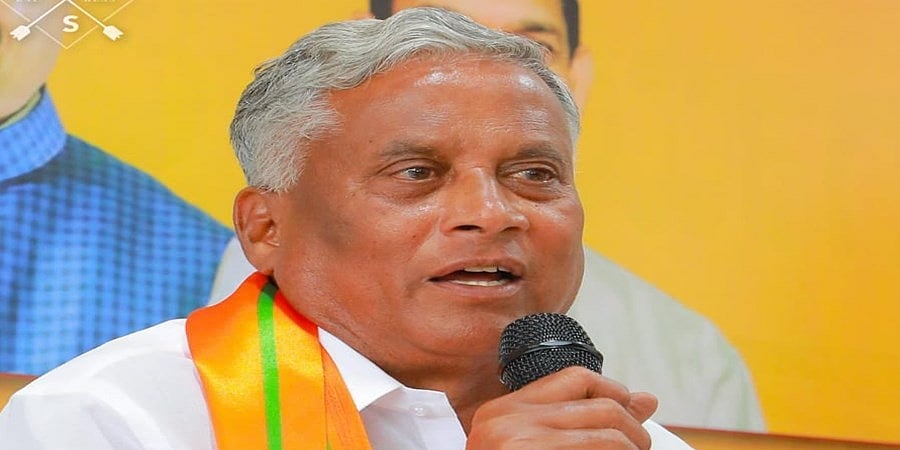 ತುಮಕೂರು: ಸಿದ್ಧಗಂಗಾ ಮಠದಲ್ಲಿ ವಿ ಸೋಮಣ್ಣ ಶಕ್ತಿ ಪ್ರದರ್ಶನ; ಬಿಜೆಪಿ ತೊರೆದು ಕಾಂಗ್ರೆಸ್ ಸೇರುವುದಕ್ಕೆ ವೇದಿಕೆ ಸಿದ್ಧ