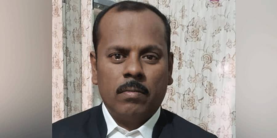 ಕಲಬುರಗಿಯಲ್ಲಿ ಹಾಡಹಗಲೇ ವಕೀಲನ ಬರ್ಬರ ಹತ್ಯೆ