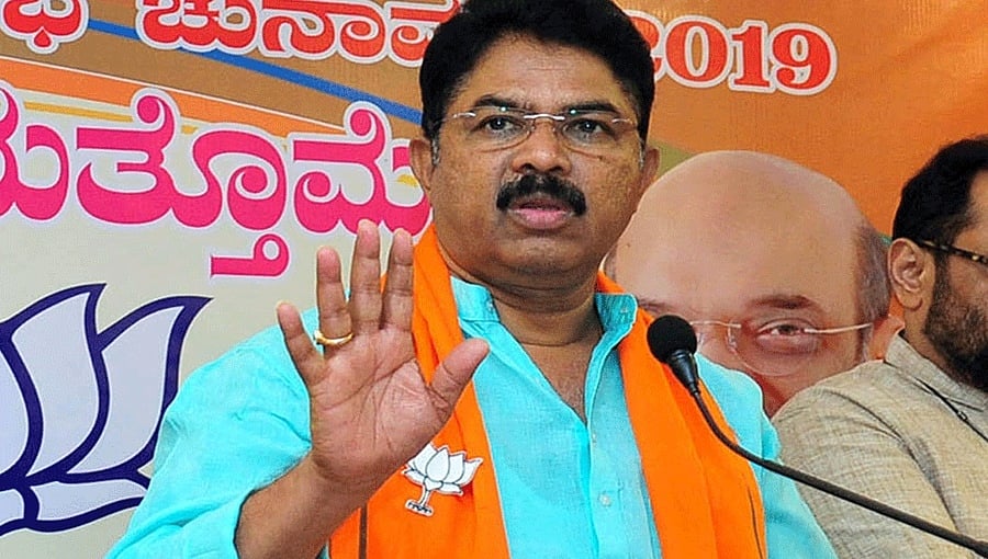 ಮಂಡ್ಯ ಜಿಲ್ಲಾ ಉಸ್ತುವಾರಿಯಿಂದ ಆರ್ ಅಶೋಕ್ ಮುಕ್ತ- ಸಿಎಂ ಬಸವರಾಜ ಬೊಮ್ಮಾಯಿ; ಗೋ ಬ್ಯಾಕ್ ಅಭಿಯಾನಕ್ಕೆ ಬೆಚ್ಚಿದ್ರಾ ಸಾಮ್ರಾಟ್!