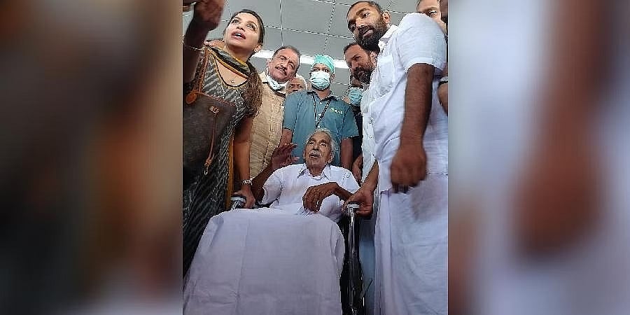 ಕೇರಳ ಮಾಜಿ ಸಿಎಂ ಉಮ್ಮನ್ ಚಾಂಡಿಗೆ ತೀವ್ರ ಅನಾರೋಗ್ಯ; ಹೆಚ್ಚಿನ ಚಿಕಿತ್ಸೆಗಾಗಿ ಬೆಂಗಳೂರಿಗೆ ಏರ್ ಲಿಫ್ಟ್