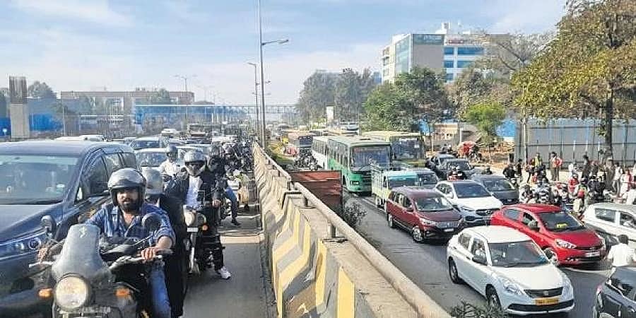 ಏರೋ ಇಂಡಿಯಾ 2023: ಬೆಂಗಳೂರಿನಲ್ಲಿ ಟ್ರಾಫಿಕ್ನಿಂದಾಗಿ ಸಂಕಷ್ಟಕ್ಕೆ ಸಿಲುಕಿದ ಸಾವಿರಾರು ಜನರು