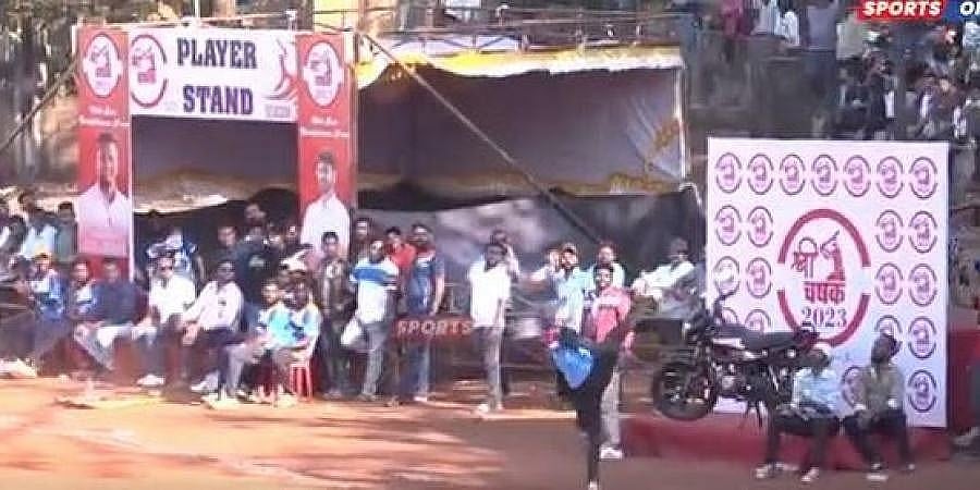 ಬೆಳಗಾವಿ ಆಟಗಾರನ ಅದ್ಭುತ ಕ್ಯಾಚ್‍ಗೆ ಸಚಿನ್ ತೆಂಡೂಲ್ಕರ್ ಫಿದಾ!