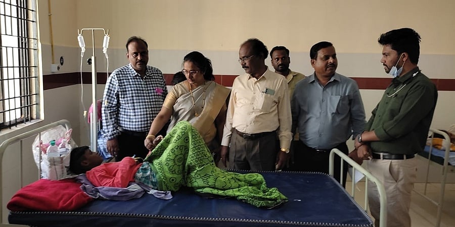 ಯಾದಗಿರಿ: ಕಲುಷಿತ ನೀರು ಸೇವಿಸಿ ಮಹಿಳೆಯರಿಬ್ಬರ ಸಾವು, 34ಕ್ಕೂ ಹೆಚ್ಚು ಮಂದಿ ಅಸ್ವಸ್ಥ, ಆಸ್ಪತ್ರೆಗೆ ದಾಖಲು
