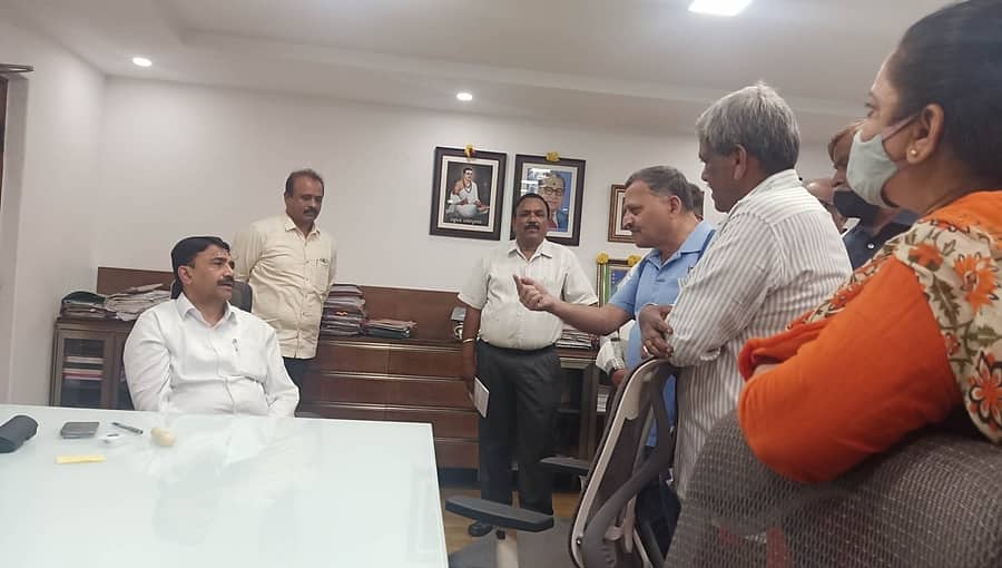 'ಸಾರ್ವಜನಿಕ ಕುಂದುಕೊರತೆ ನಿವಾರಣಾ' ಸಭೆ ಆಯೋಜಿಸಿದ ಬಿಡಿಎ: ಅಧಿಕಾರಿಗಳೇ ನಾಪತ್ತೆ, ತಬ್ಬಿಬ್ಬಾದ ಜನತೆ!