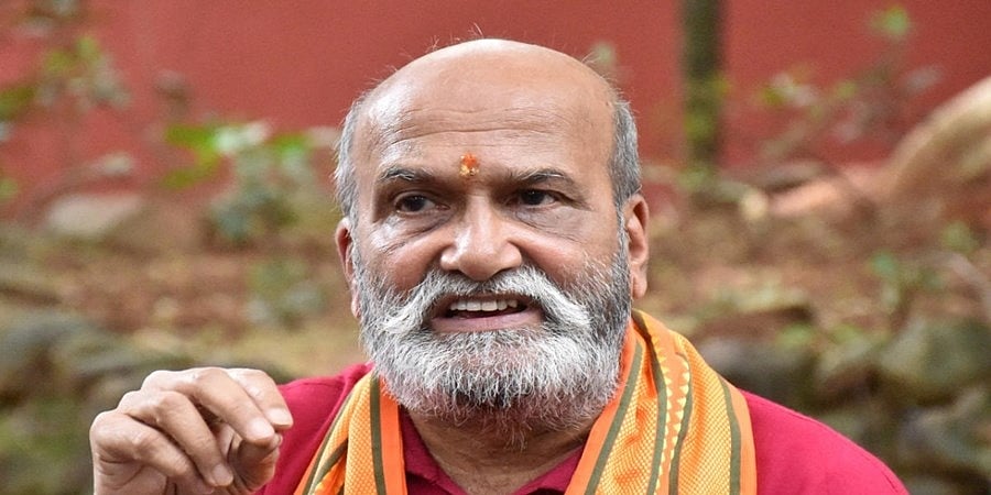 ಜಮೀರ್ ಈ ದೇಶದಲ್ಲಿ ಇರಲು ಲಾಯಕ್ಕಿಲ್ಲ, ಆತನನ್ನು ಆಲದ ಮರಕ್ಕೆ ನೇಣು ಹಾಕಿ: ಪ್ರಮೋದ್ ಮುತಾಲಿಕ್
