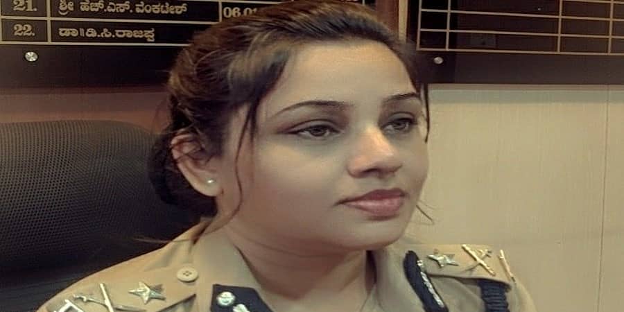 ಐಪಿಎಸ್ ಅಧಿಕಾರಿ ರೂಪಾ ವಿರುದ್ಧ ರೋಹಿಣಿ ಪತಿ ದೂರು: ಅಳಿಸಿದ ನಗ್ನ ಚಿತ್ರಗಳ ಬಗ್ಗೆ ಮಾತಾಡ್ತಾರಾ ಎಂದು ರೂಪಾ ಟಾಂಗ್!